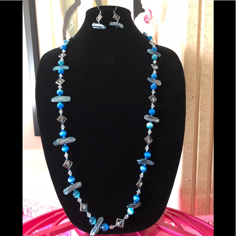 BLUE BIWI BEADED NECKLACE.